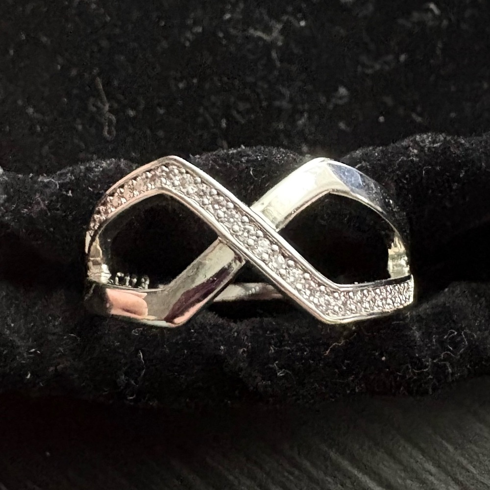 Pretty Bird White Gold Plated Ring NEW! Size 7